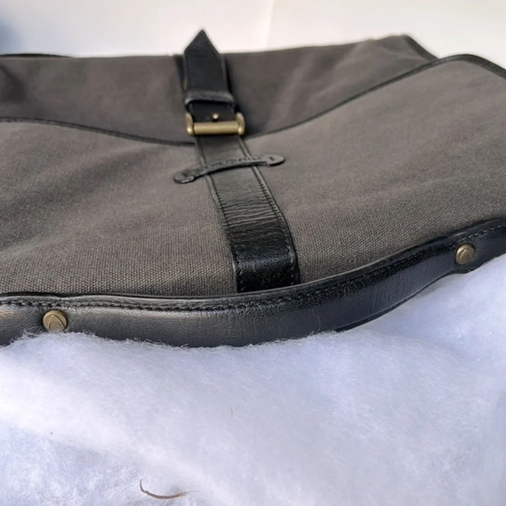 HIDESIGN YORUK 01 MESSENGER BAG in black